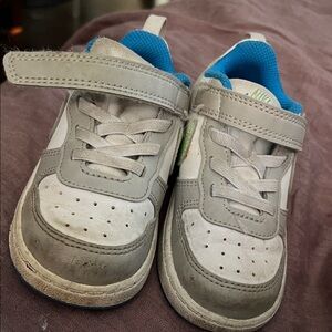 Nike Kids Sneakers in Gray and White